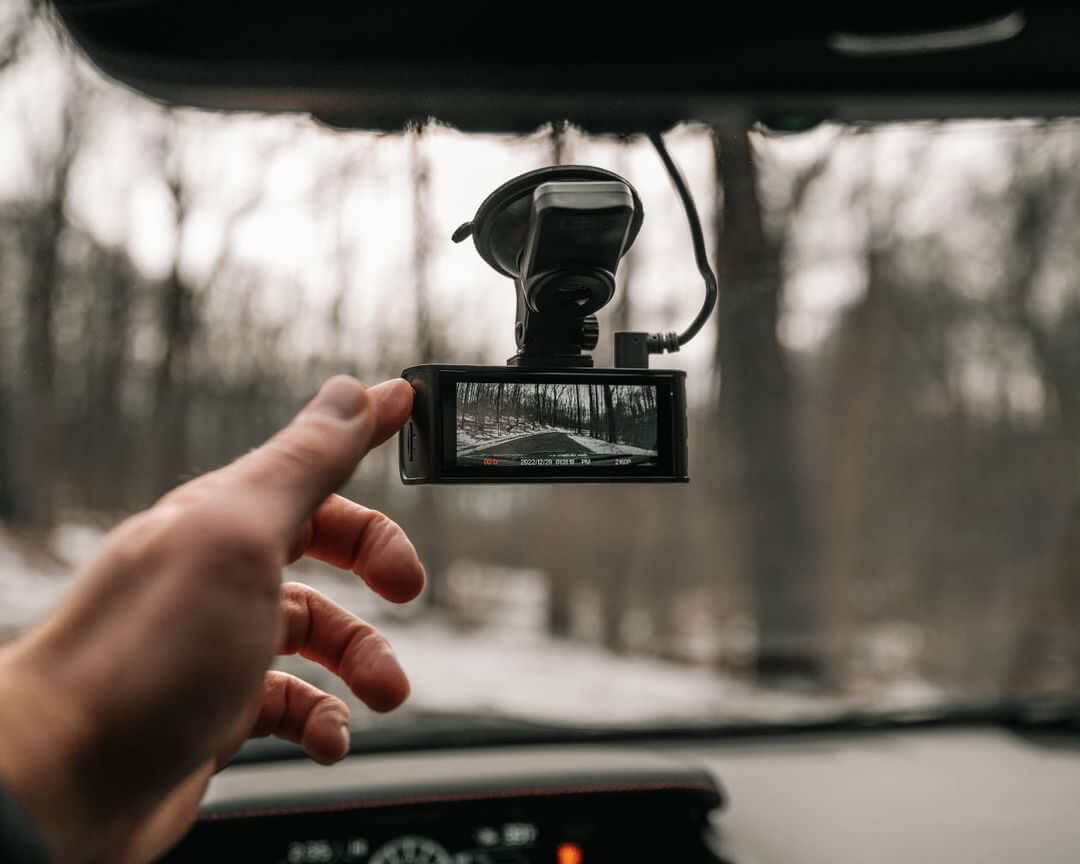 does dash cam need charging