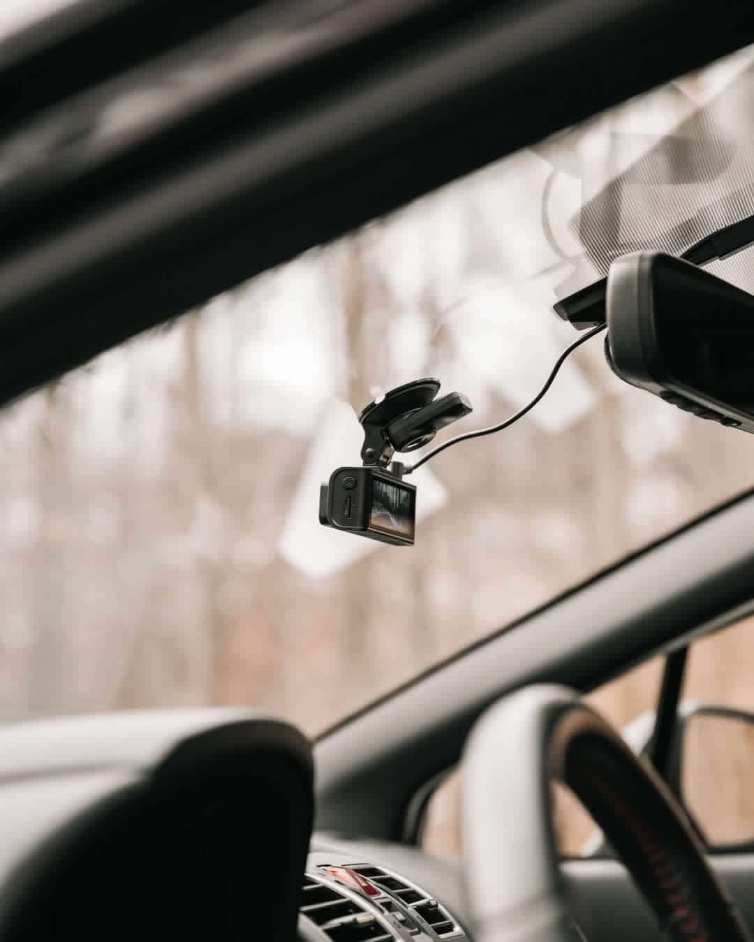 Can a dash cam record front and rear at the same time